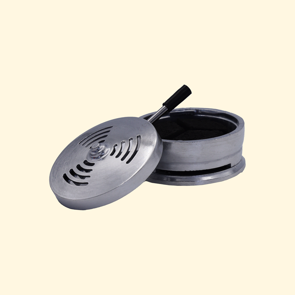 
                  
                    HMD Set with 3 lotus cut pieces inside 
                  
                